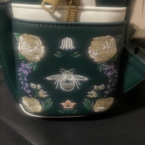 Loungefly Bridgerton Embroidered Green Bag/Backpack NWT - Picture 4 of 7
